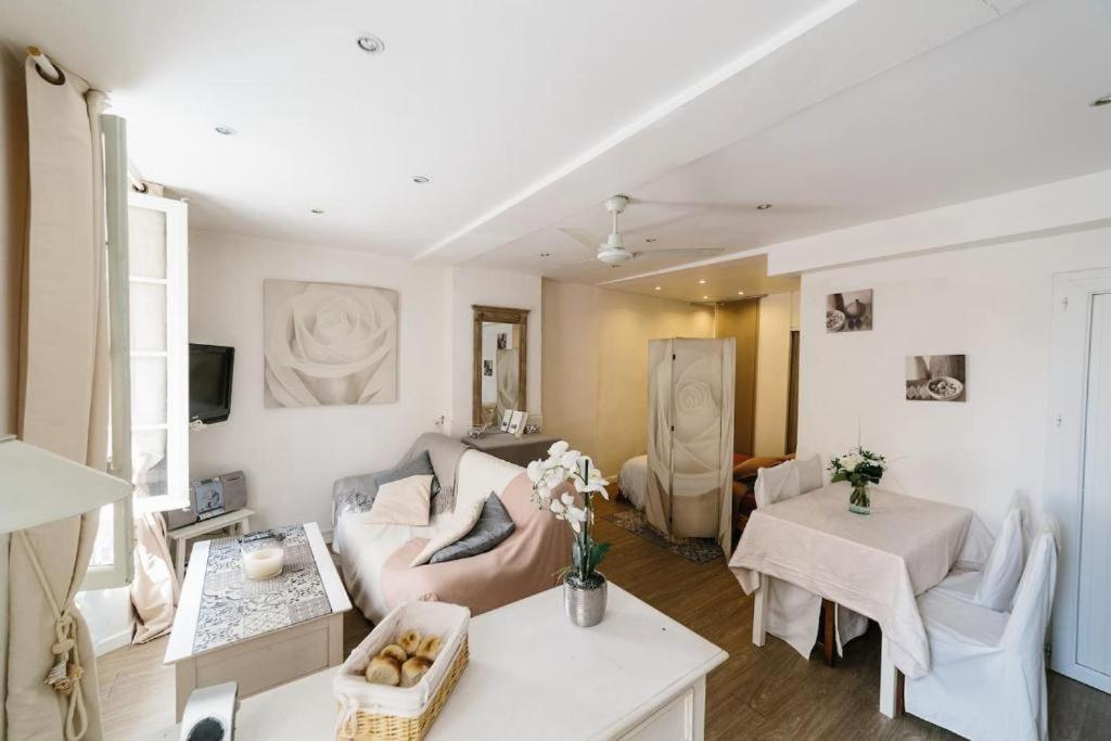 Studio Tt Equipe Parking Coeur Ville Sanary-sur-Mer Bagian luar foto
