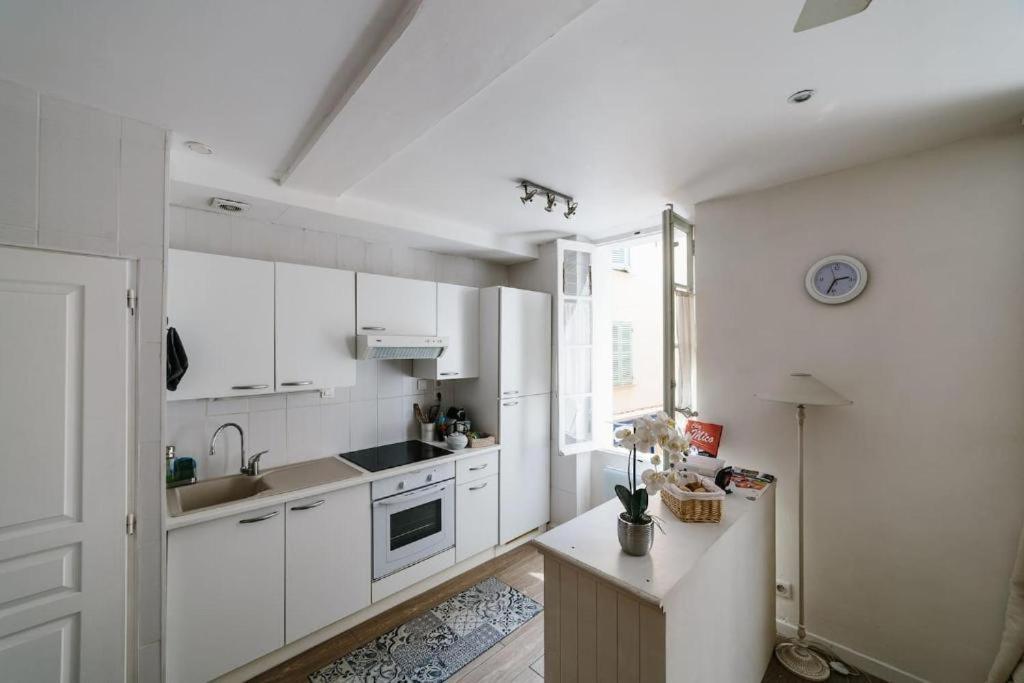 Studio Tt Equipe Parking Coeur Ville Sanary-sur-Mer Bagian luar foto