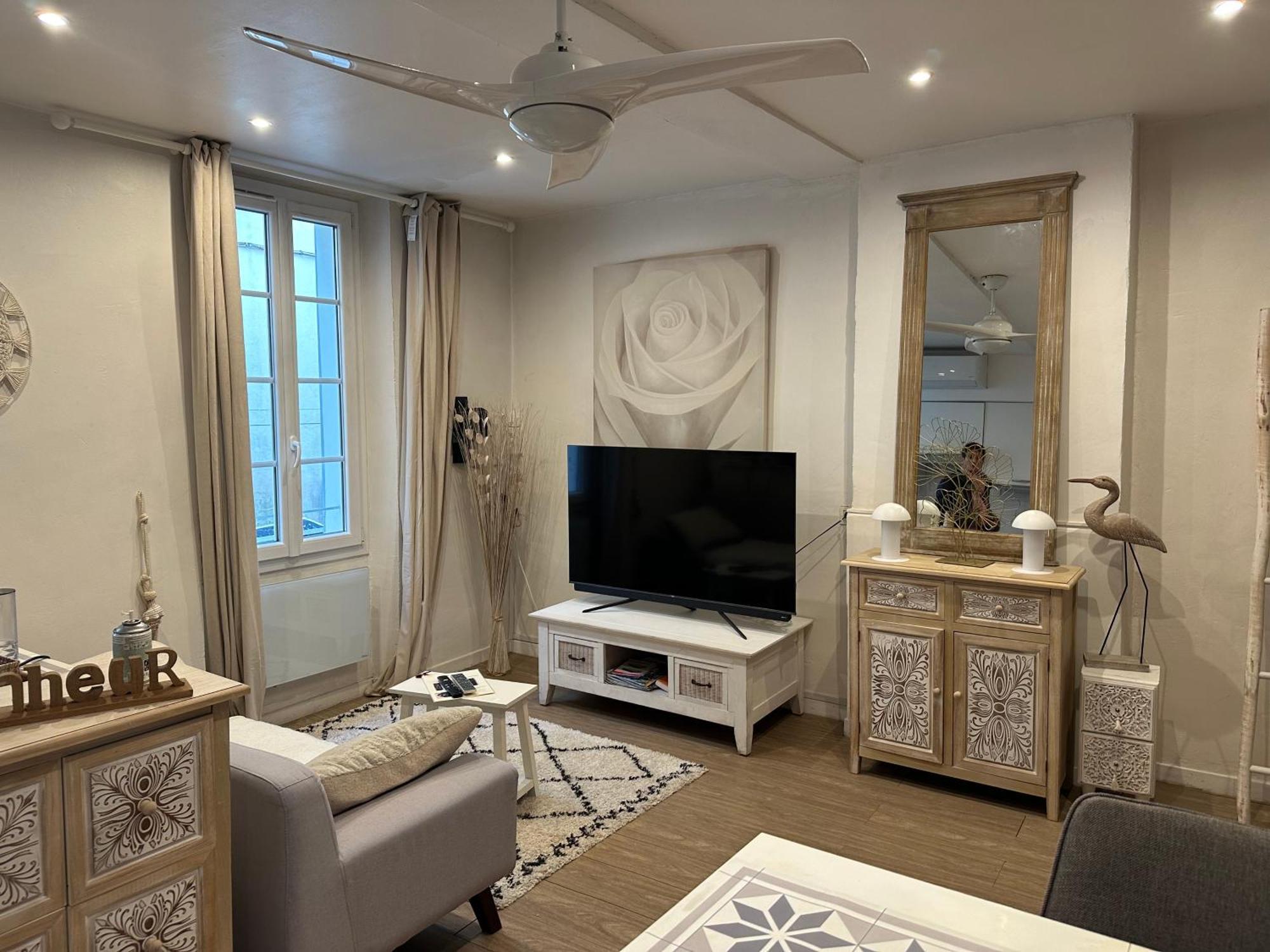 Studio Tt Equipe Parking Coeur Ville Sanary-sur-Mer Bagian luar foto